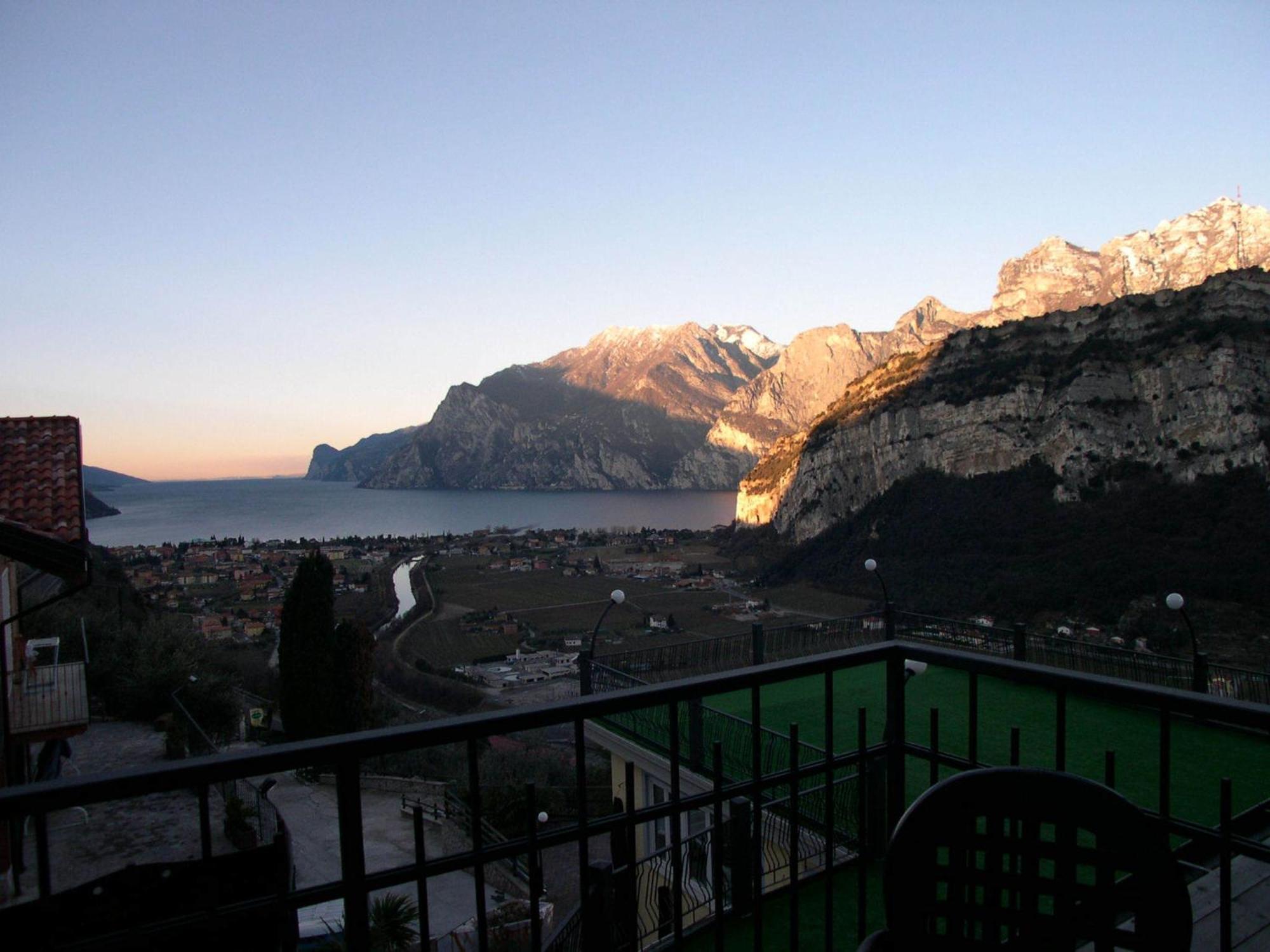 Hotel Isola Verde Torbole Sul Garda Exterior foto